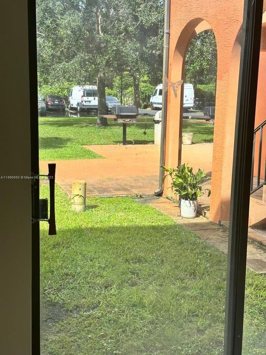 Recently Rented: $1,950 (2 beds, 1 baths, 800 Square Feet)