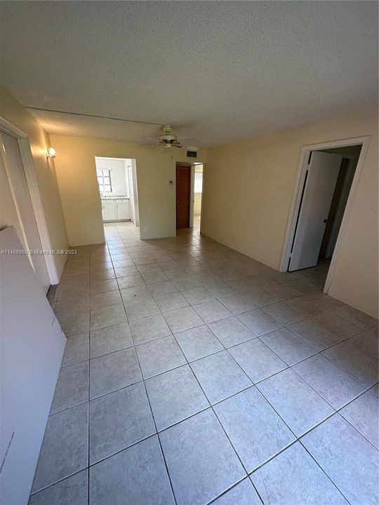 Recently Rented: $1,950 (2 beds, 1 baths, 800 Square Feet)