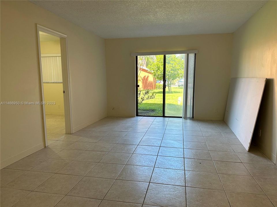 Recently Rented: $1,950 (2 beds, 1 baths, 800 Square Feet)