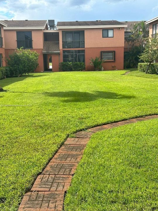 Recently Rented: $1,950 (2 beds, 1 baths, 800 Square Feet)