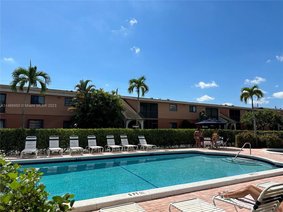 Recently Rented: $1,950 (2 beds, 1 baths, 800 Square Feet)