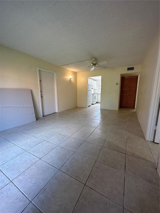 Recently Rented: $1,950 (2 beds, 1 baths, 800 Square Feet)