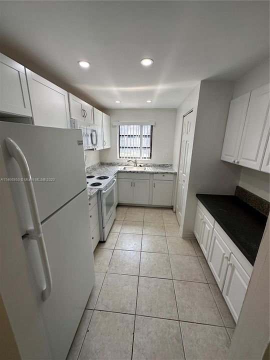 Recently Rented: $1,950 (2 beds, 1 baths, 800 Square Feet)