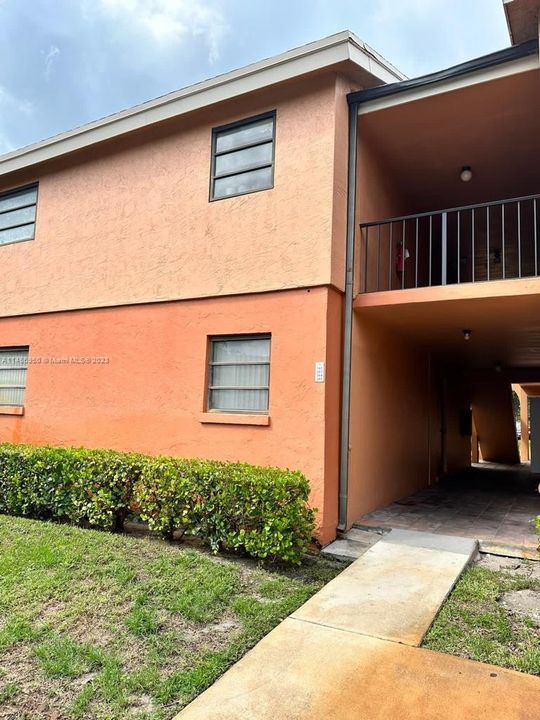 Recently Rented: $1,950 (2 beds, 1 baths, 800 Square Feet)