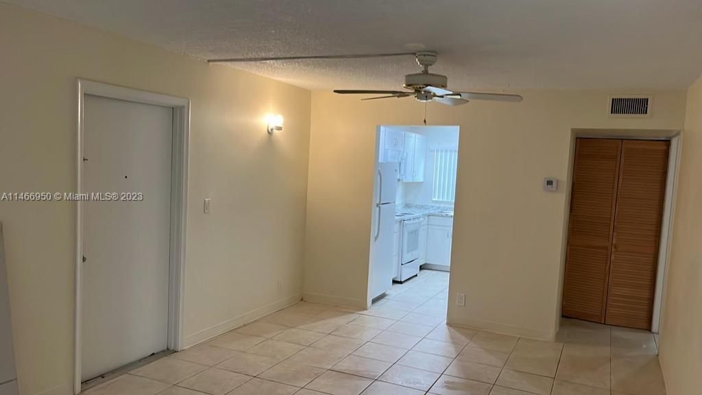 Recently Rented: $1,950 (2 beds, 1 baths, 800 Square Feet)