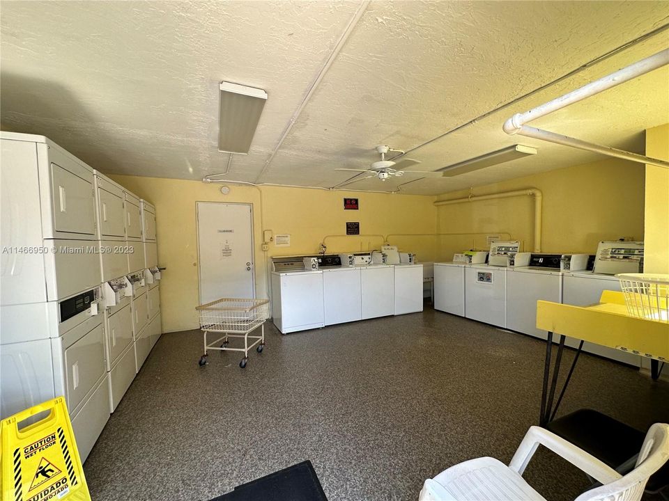 Recently Rented: $1,950 (2 beds, 1 baths, 800 Square Feet)