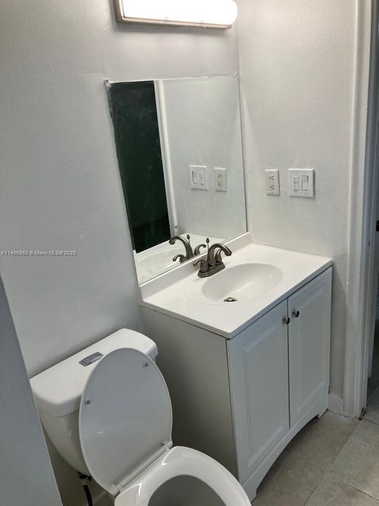 Recently Rented: $1,950 (2 beds, 1 baths, 800 Square Feet)