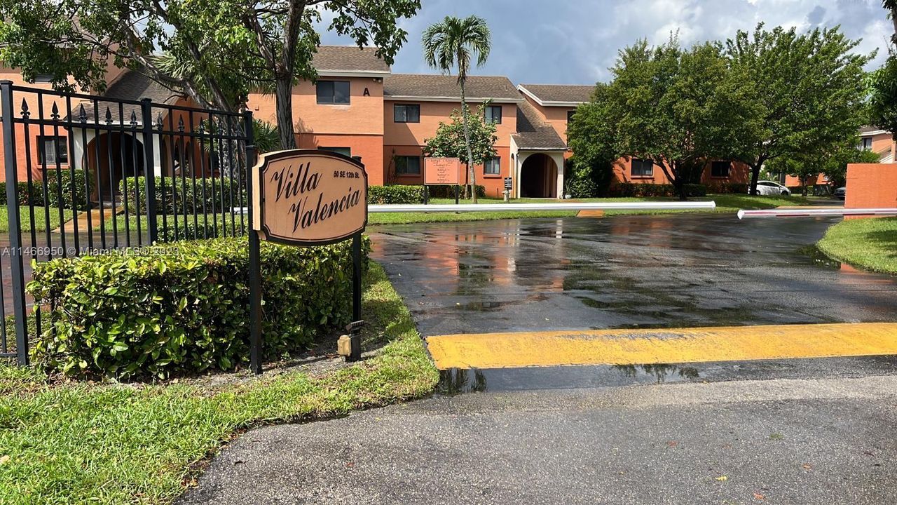 Recently Rented: $1,950 (2 beds, 1 baths, 800 Square Feet)