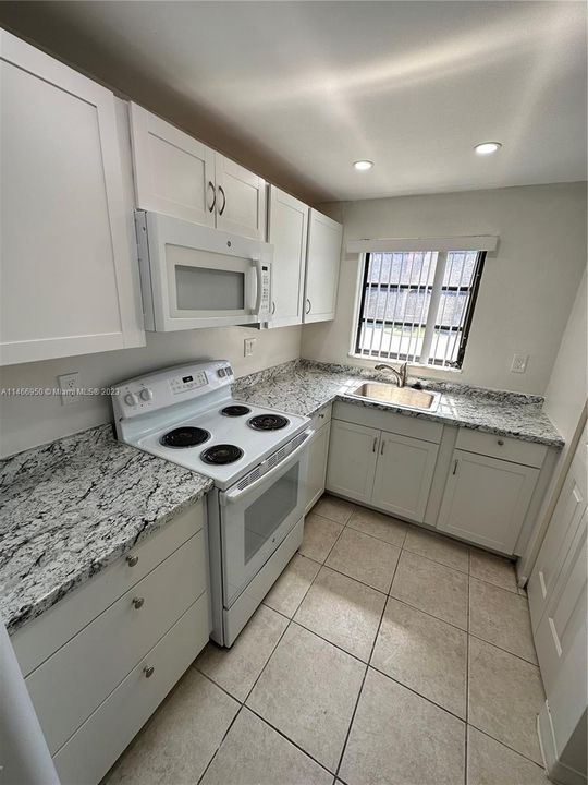 Recently Rented: $1,950 (2 beds, 1 baths, 800 Square Feet)