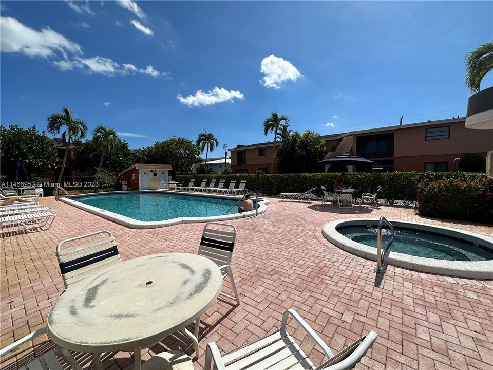 Recently Rented: $1,950 (2 beds, 1 baths, 800 Square Feet)