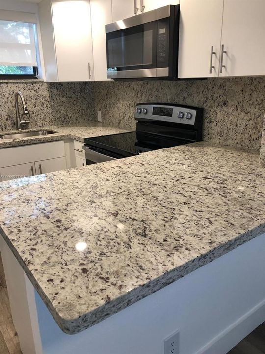 Recently Rented: $2,050 (1 beds, 1 baths, 710 Square Feet)