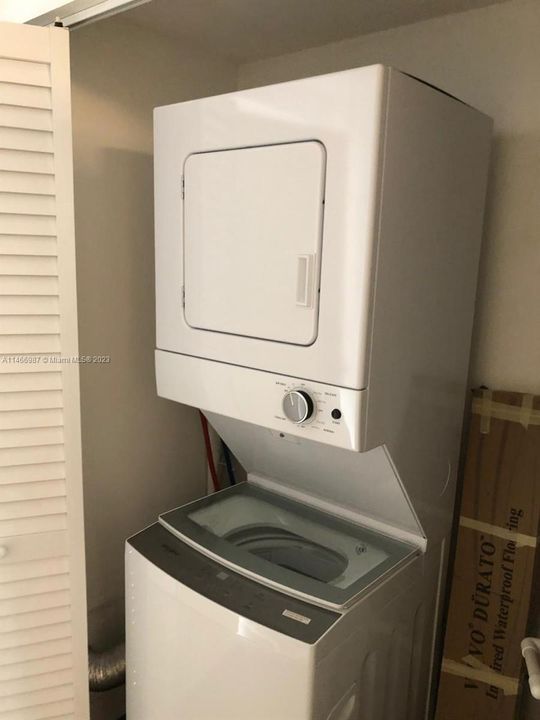 Recently Rented: $2,050 (1 beds, 1 baths, 710 Square Feet)