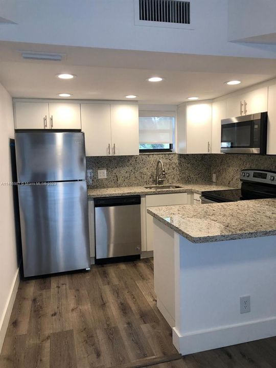 Recently Rented: $2,050 (1 beds, 1 baths, 710 Square Feet)