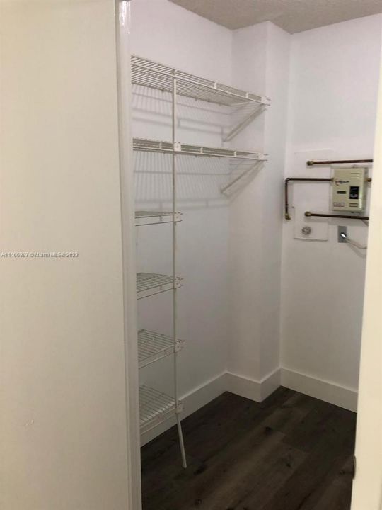 Recently Rented: $2,050 (1 beds, 1 baths, 710 Square Feet)