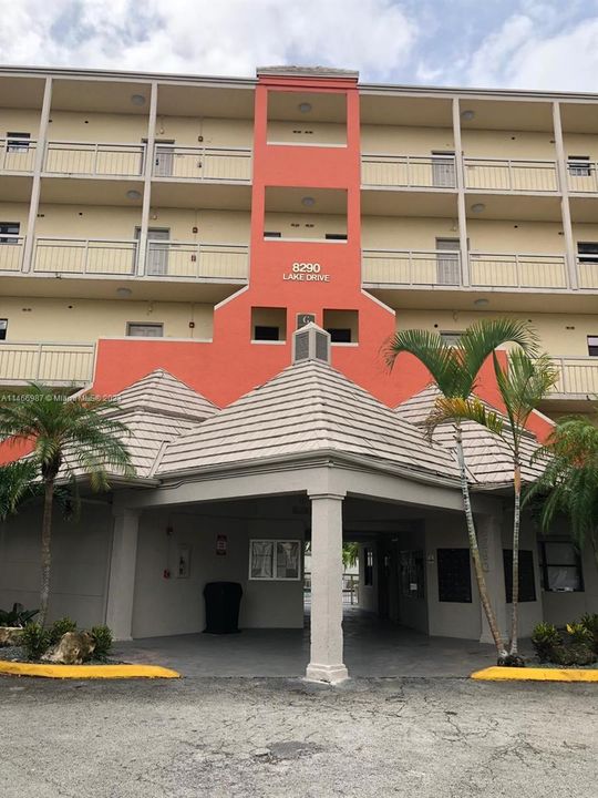 Recently Rented: $2,050 (1 beds, 1 baths, 710 Square Feet)