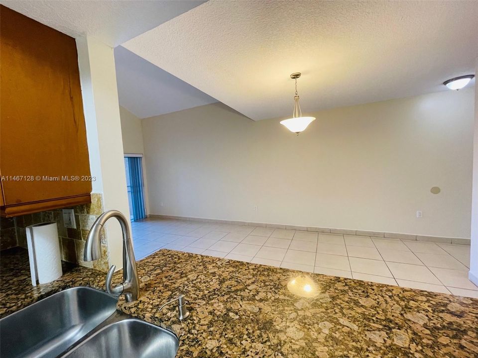 Recently Rented: $2,275 (2 beds, 2 baths, 1067 Square Feet)