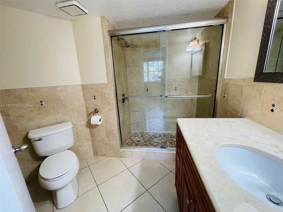 Recently Rented: $2,275 (2 beds, 2 baths, 1067 Square Feet)