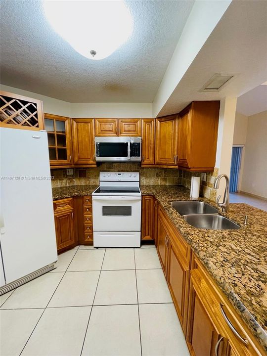 Recently Rented: $2,275 (2 beds, 2 baths, 1067 Square Feet)