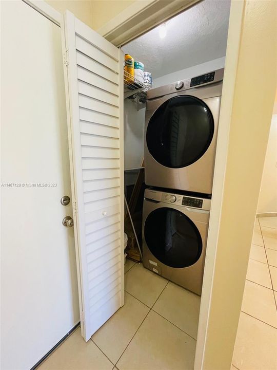 Recently Rented: $2,275 (2 beds, 2 baths, 1067 Square Feet)