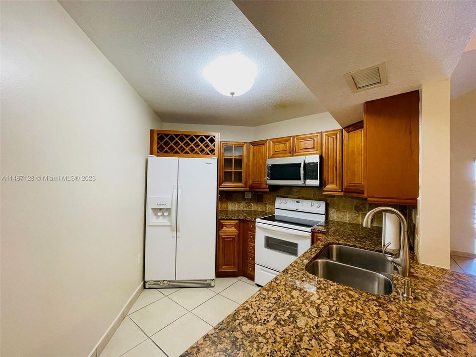 Recently Rented: $2,275 (2 beds, 2 baths, 1067 Square Feet)