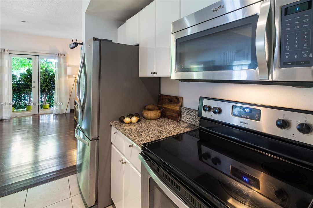 For Sale: $495,000 (1 beds, 1 baths, 710 Square Feet)