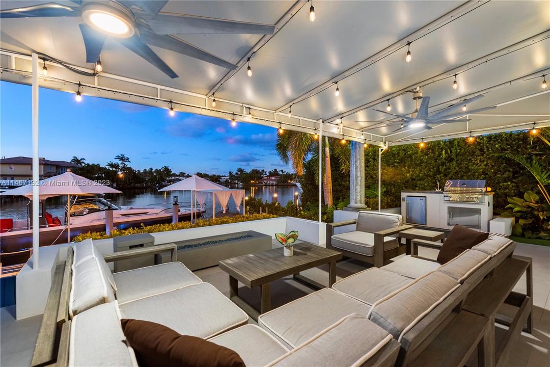 Recently Sold: $3,995,000 (3 beds, 3 baths, 2699 Square Feet)