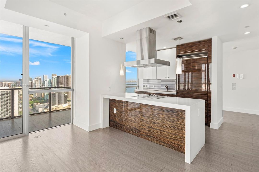 For Sale: $1,300,000 (2 beds, 2 baths, 1647 Square Feet)