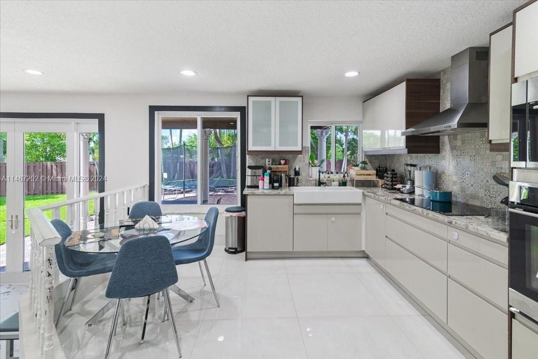 Recently Sold: $975,000 (4 beds, 3 baths, 2400 Square Feet)