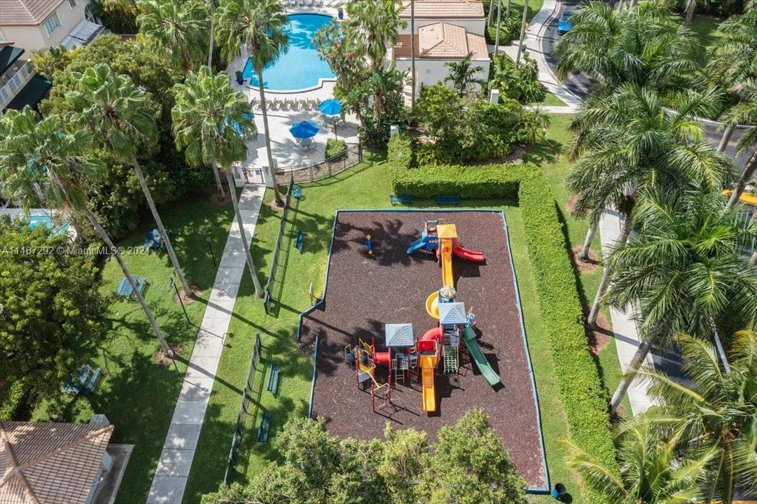 Recently Sold: $975,000 (4 beds, 3 baths, 2400 Square Feet)