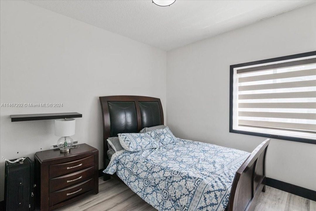 Recently Sold: $975,000 (4 beds, 3 baths, 2400 Square Feet)