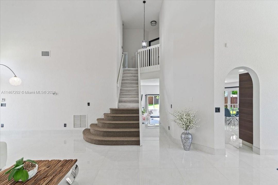 Recently Sold: $975,000 (4 beds, 3 baths, 2400 Square Feet)