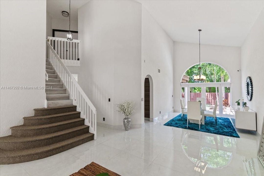 Recently Sold: $975,000 (4 beds, 3 baths, 2400 Square Feet)