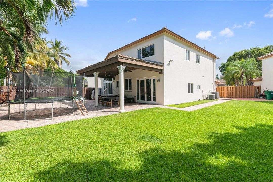 Recently Sold: $975,000 (4 beds, 3 baths, 2400 Square Feet)