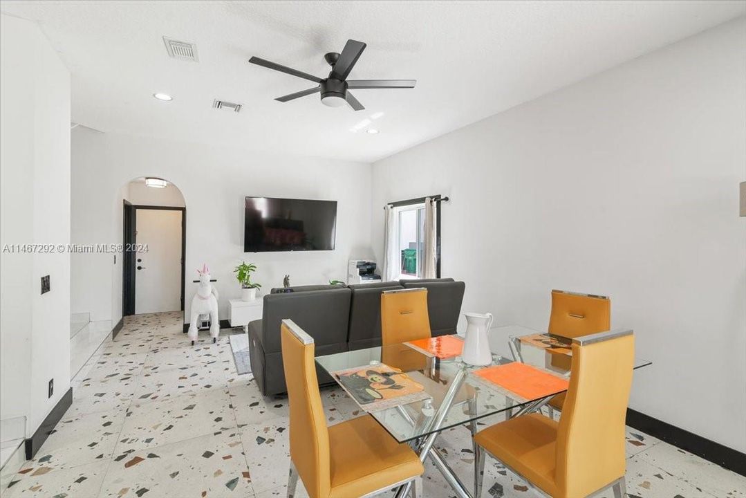 Recently Sold: $975,000 (4 beds, 3 baths, 2400 Square Feet)