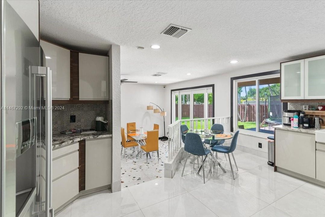 Recently Sold: $975,000 (4 beds, 3 baths, 2400 Square Feet)