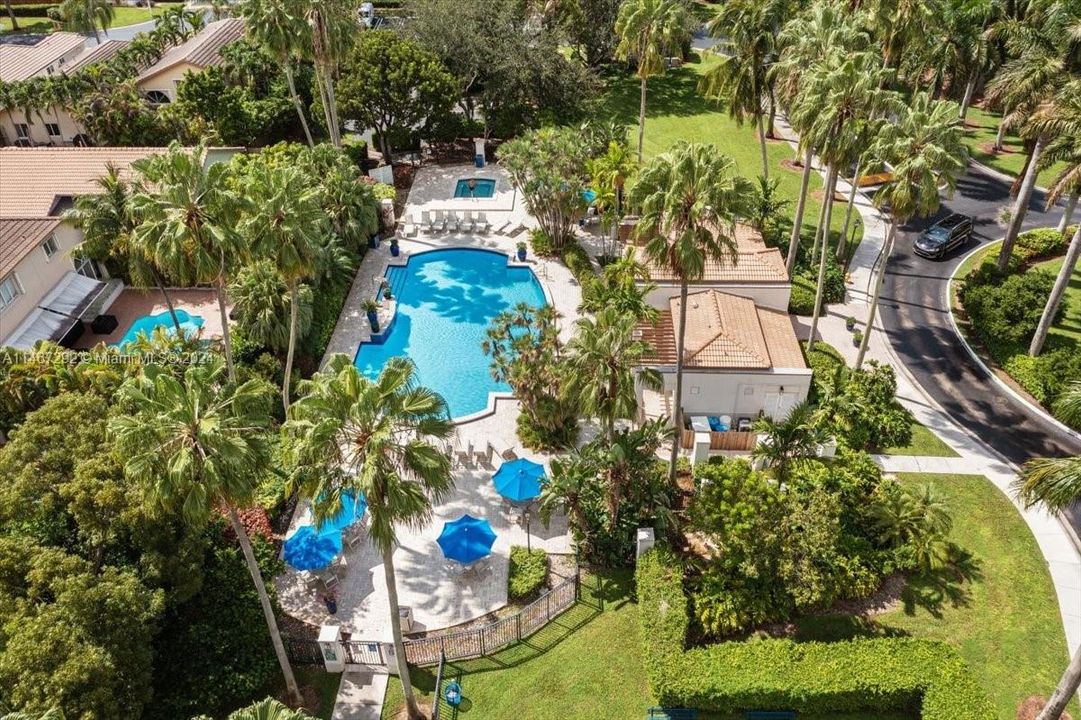 Recently Sold: $975,000 (4 beds, 3 baths, 2400 Square Feet)