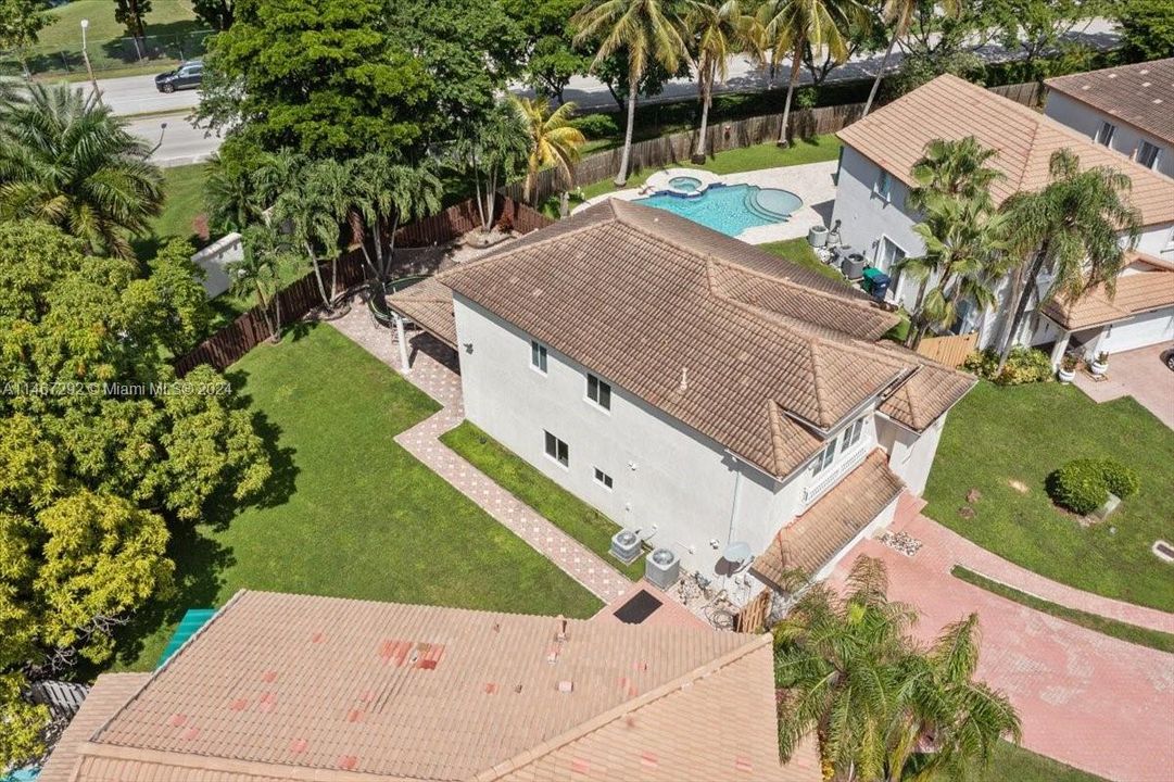 Recently Sold: $975,000 (4 beds, 3 baths, 2400 Square Feet)