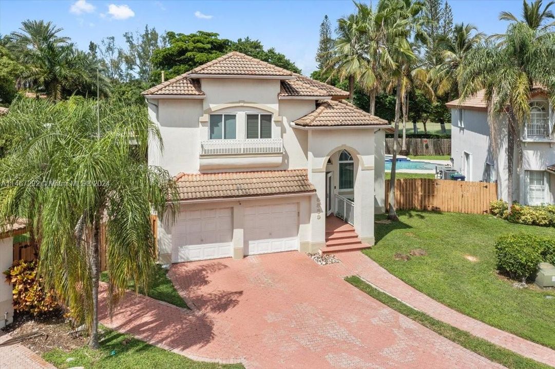 Recently Sold: $975,000 (4 beds, 3 baths, 2400 Square Feet)
