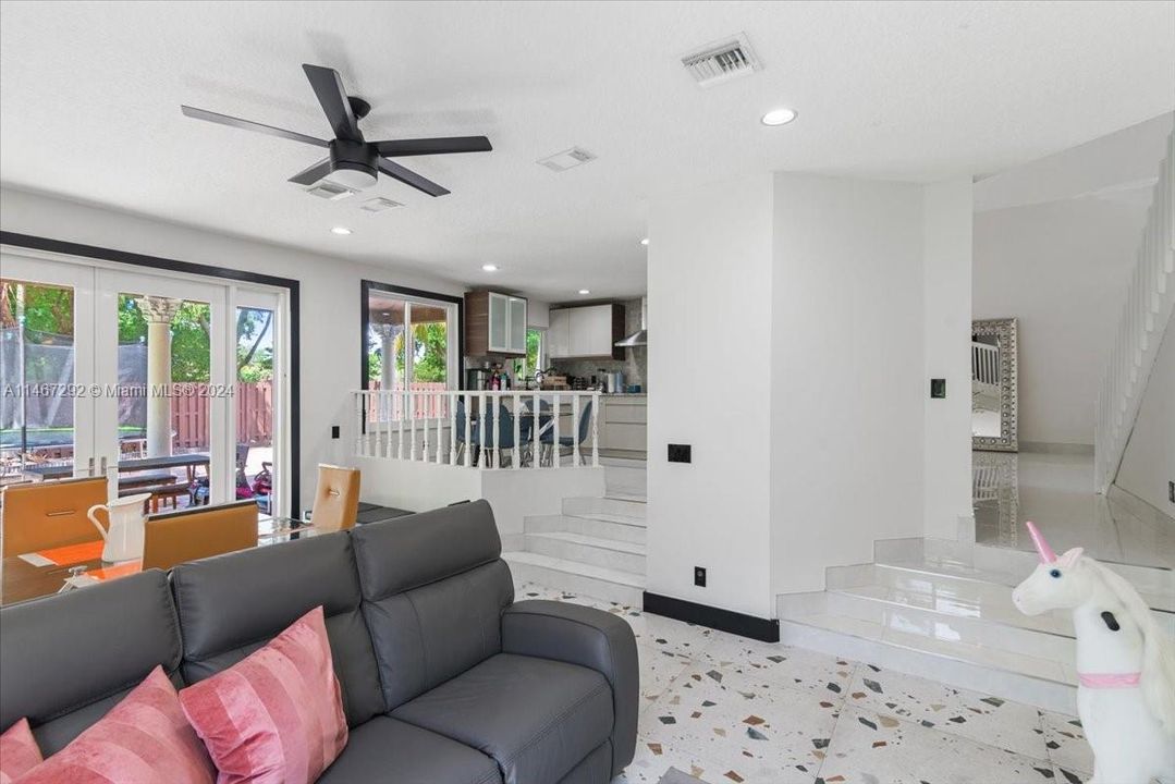 Recently Sold: $975,000 (4 beds, 3 baths, 2400 Square Feet)