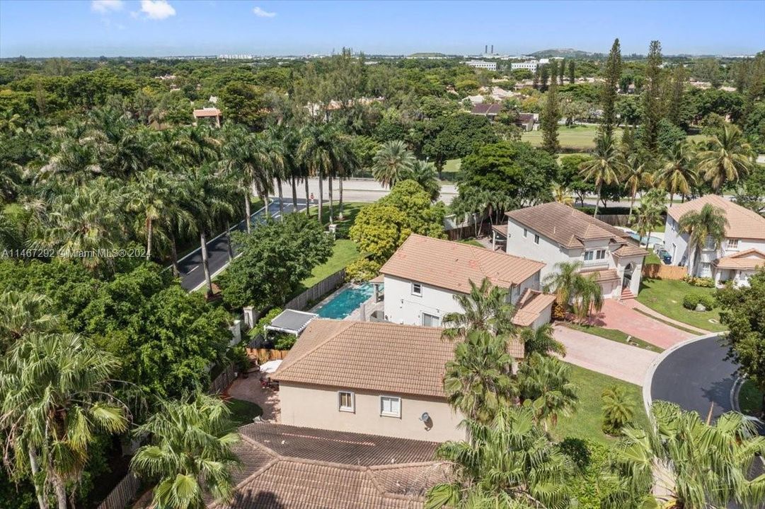 Recently Sold: $975,000 (4 beds, 3 baths, 2400 Square Feet)