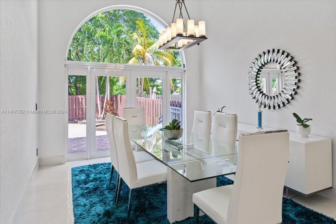 Recently Sold: $975,000 (4 beds, 3 baths, 2400 Square Feet)