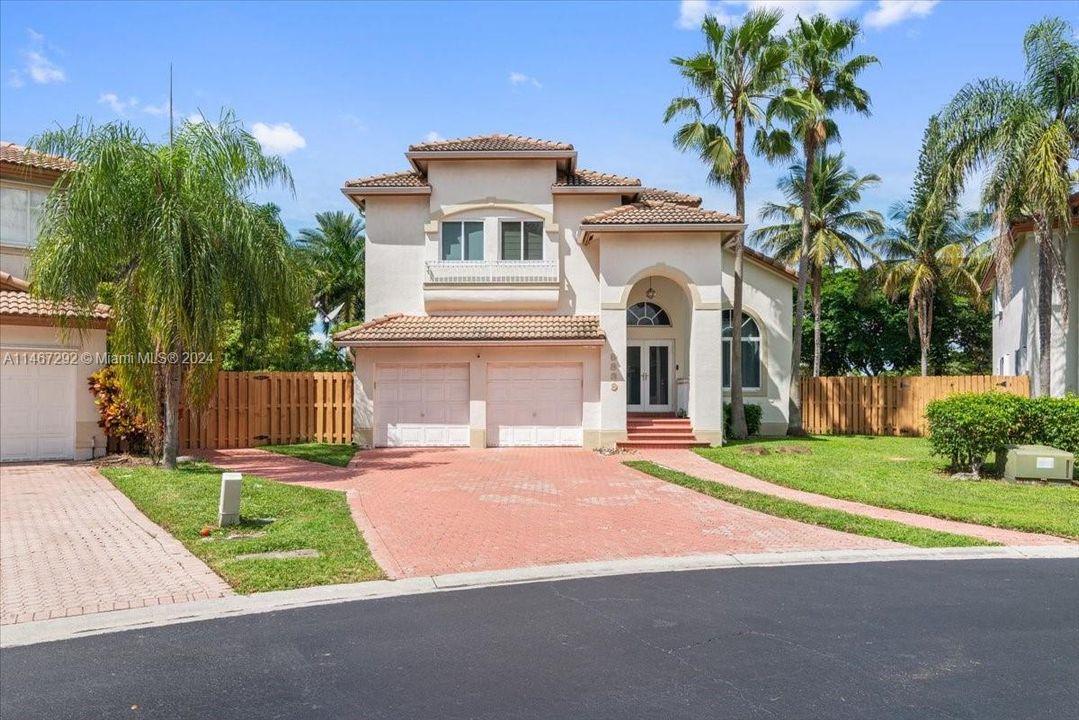 Recently Sold: $975,000 (4 beds, 3 baths, 2400 Square Feet)