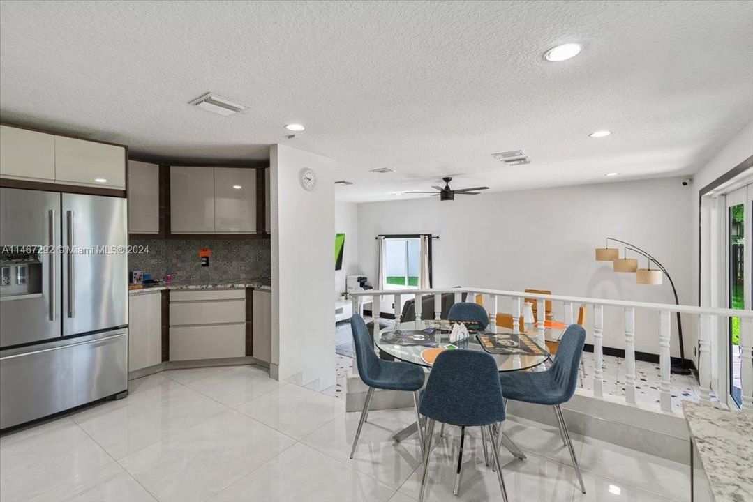 Recently Sold: $975,000 (4 beds, 3 baths, 2400 Square Feet)