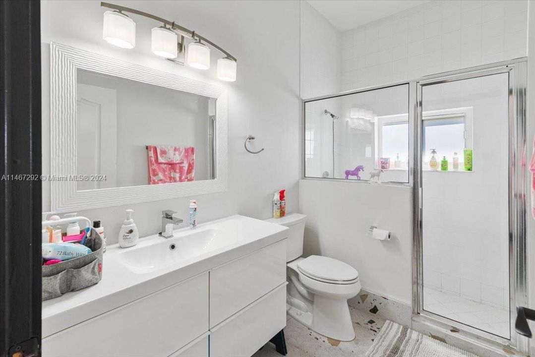 Recently Sold: $975,000 (4 beds, 3 baths, 2400 Square Feet)