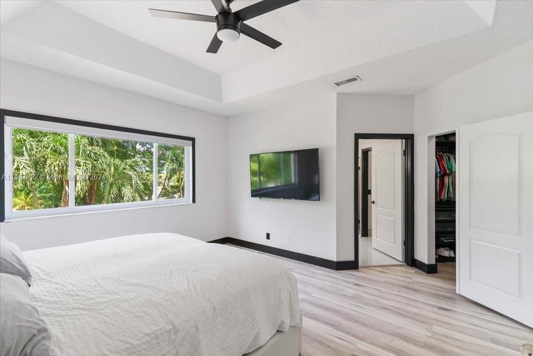 Recently Sold: $975,000 (4 beds, 3 baths, 2400 Square Feet)