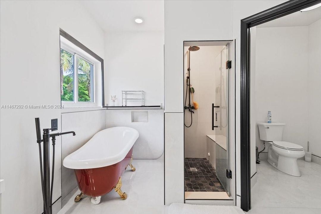 Recently Sold: $975,000 (4 beds, 3 baths, 2400 Square Feet)