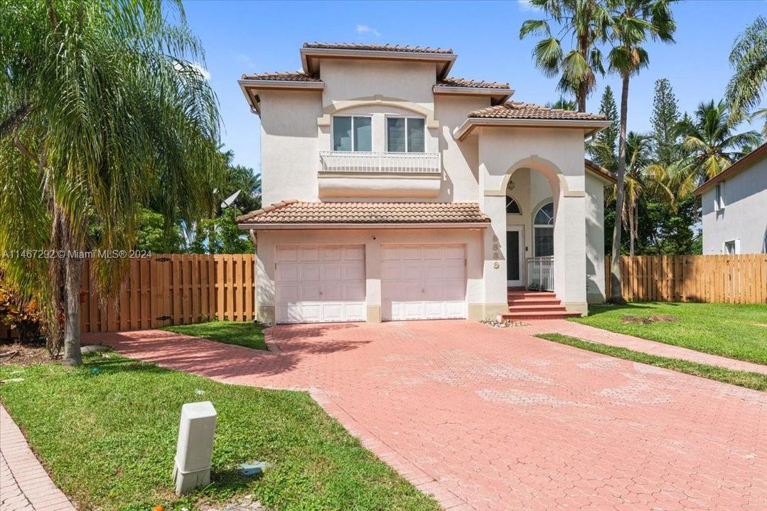 Recently Sold: $975,000 (4 beds, 3 baths, 2400 Square Feet)