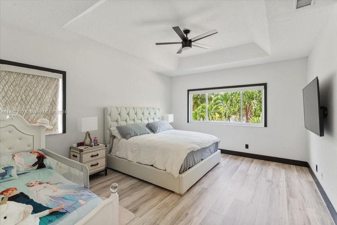 Recently Sold: $975,000 (4 beds, 3 baths, 2400 Square Feet)