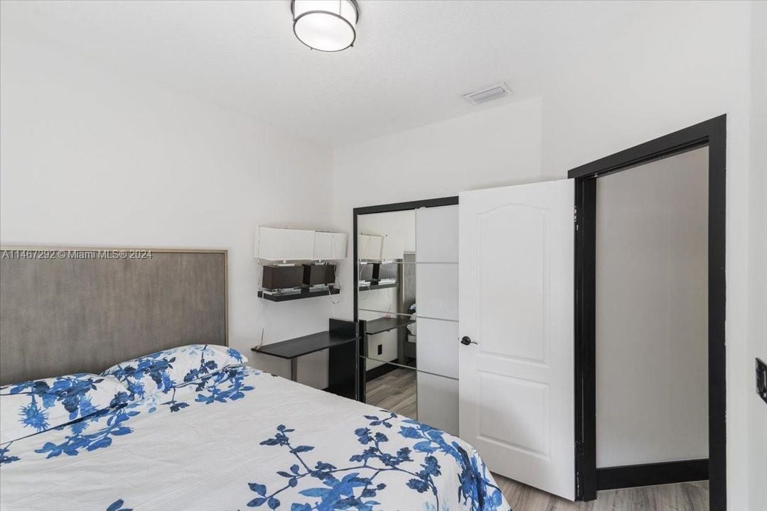 Recently Sold: $975,000 (4 beds, 3 baths, 2400 Square Feet)