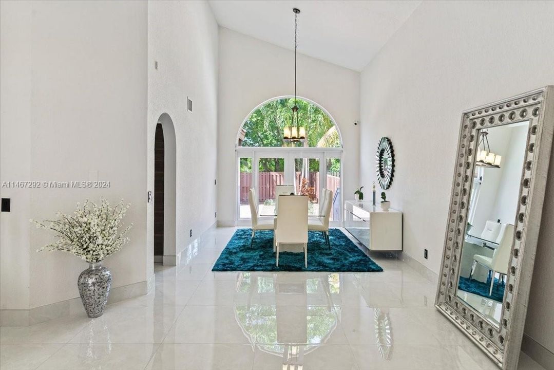 Recently Sold: $975,000 (4 beds, 3 baths, 2400 Square Feet)